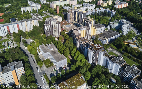09.08.2021 - Marx-Zentrum und Karl-Marx-Ring 52-62 und Studentenwohnheim in Neuperlach
