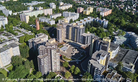 09.08.2021 - Marx-Zentrum und Karl-Marx-Ring 52-62 und Studentenwohnheim in Neuperlach