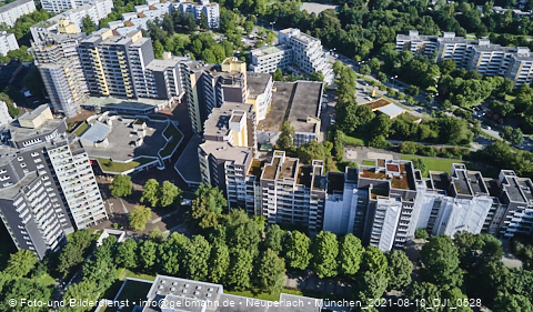 09.08.2021 - Marx-Zentrum und Karl-Marx-Ring 52-62 und Studentenwohnheim in Neuperlach
