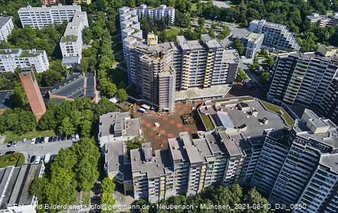 09.08.2021 - Marx-Zentrum und Karl-Marx-Ring 52-62 und Studentenwohnheim in Neuperlach