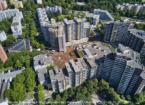 09.08.2021 - Marx-Zentrum und Karl-Marx-Ring 52-62 und Studentenwohnheim in Neuperlach