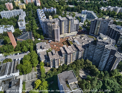 09.08.2021 - Marx-Zentrum und Karl-Marx-Ring 52-62 und Studentenwohnheim in Neuperlach