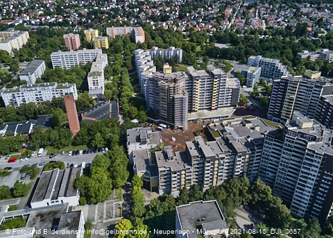 09.08.2021 - Marx-Zentrum und Karl-Marx-Ring 52-62 und Studentenwohnheim in Neuperlach