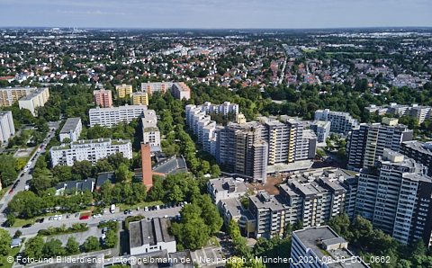 09.08.2021 - Marx-Zentrum und Karl-Marx-Ring 52-62 und Studentenwohnheim in Neuperlach