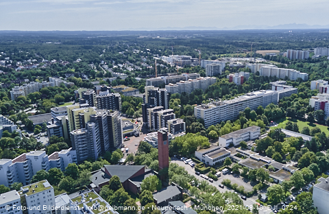 09.08.2021 - Marx-Zentrum und Karl-Marx-Ring 52-62 und Studentenwohnheim in Neuperlach