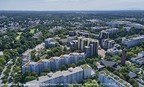 09.08.2021 - Marx-Zentrum und Karl-Marx-Ring 52-62 und Studentenwohnheim in Neuperlach