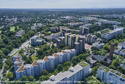 09.08.2021 - Marx-Zentrum und Karl-Marx-Ring 52-62 und Studentenwohnheim in Neuperlach