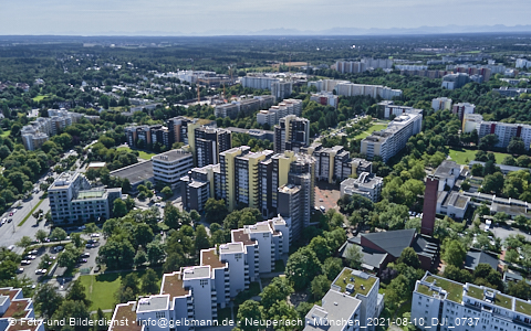 09.08.2021 - Marx-Zentrum und Karl-Marx-Ring 52-62 und Studentenwohnheim in Neuperlach