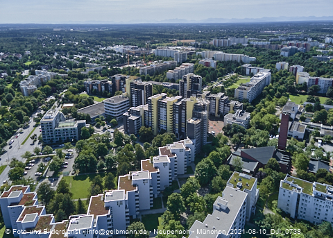 09.08.2021 - Marx-Zentrum und Karl-Marx-Ring 52-62 und Studentenwohnheim in Neuperlach