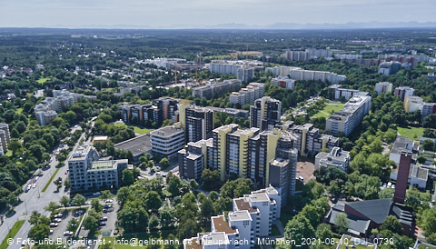 09.08.2021 - Marx-Zentrum und Karl-Marx-Ring 52-62 und Studentenwohnheim in Neuperlach