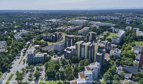 09.08.2021 - Marx-Zentrum und Karl-Marx-Ring 52-62 und Studentenwohnheim in Neuperlach