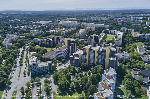 09.08.2021 - Marx-Zentrum und Karl-Marx-Ring 52-62 und Studentenwohnheim in Neuperlach
