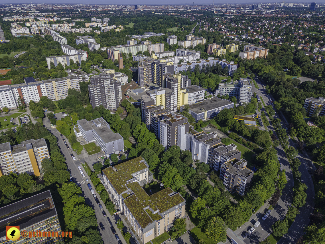 09.08.2021 - Wohnanlage am Karl-Marx-Ring 52-62 und Marx-Zentrum in Neuperlach