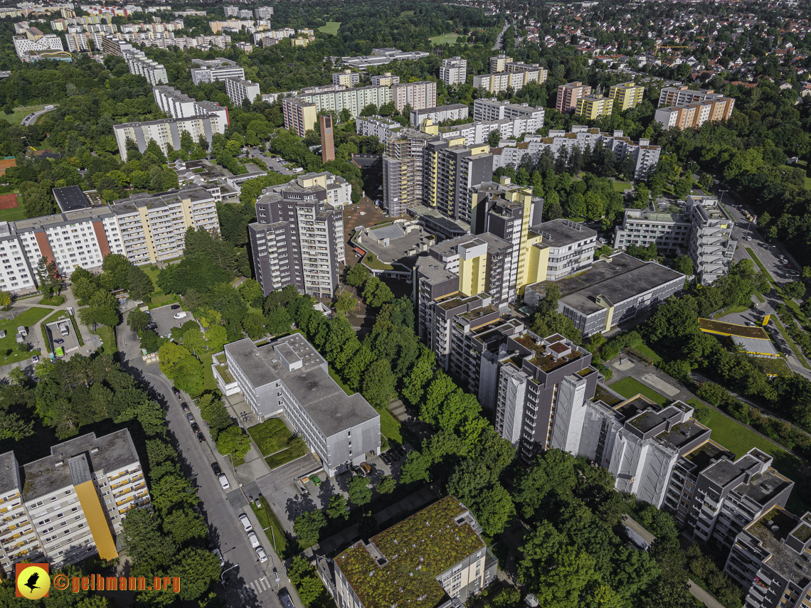 09.08.2021 - Wohnanlage am Karl-Marx-Ring 52-62 und Marx-Zentrum in Neuperlach