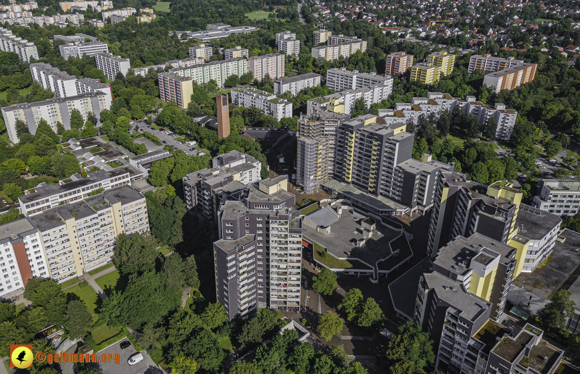 09.08.2021 - Wohnanlage am Karl-Marx-Ring 52-62 und Marx-Zentrum in Neuperlach