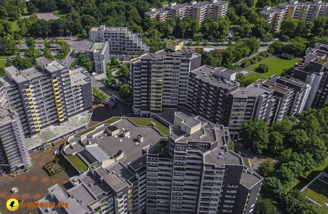 09.08.2021 - Wohnanlage am Karl-Marx-Ring 52-62 und Marx-Zentrum in Neuperlach