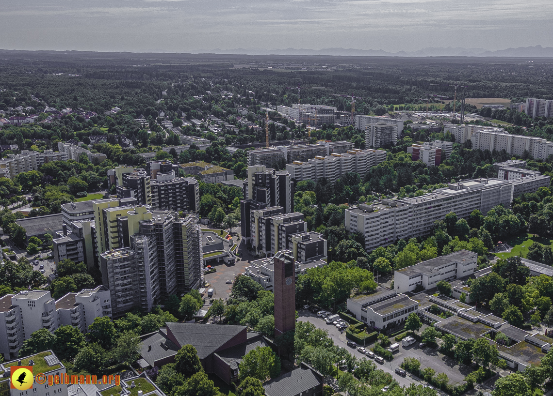 09.08.2021 - Wohnanlage am Karl-Marx-Ring 52-62 und Marx-Zentrum in Neuperlach