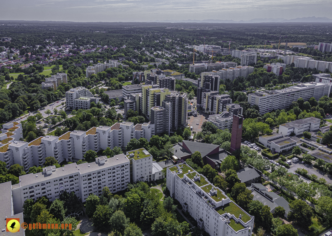 09.08.2021 - Wohnanlage am Karl-Marx-Ring 52-62 und Marx-Zentrum in Neuperlach