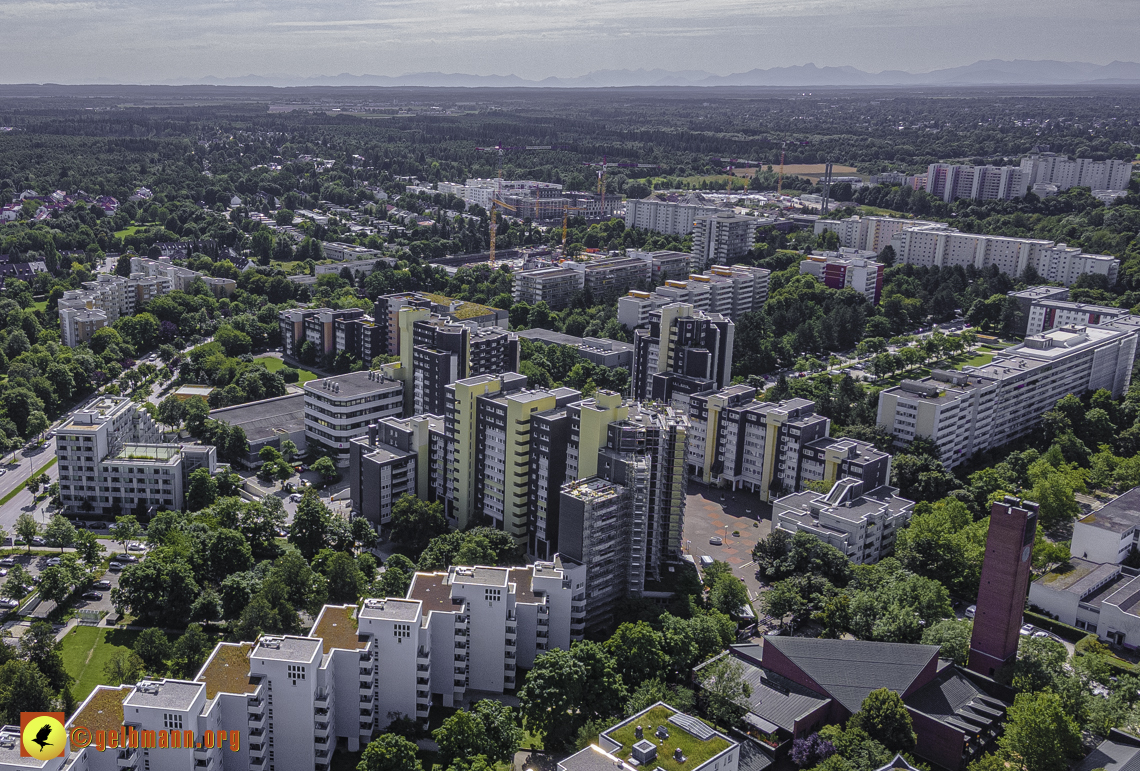 09.08.2021 - Wohnanlage am Karl-Marx-Ring 52-62 und Marx-Zentrum in Neuperlach