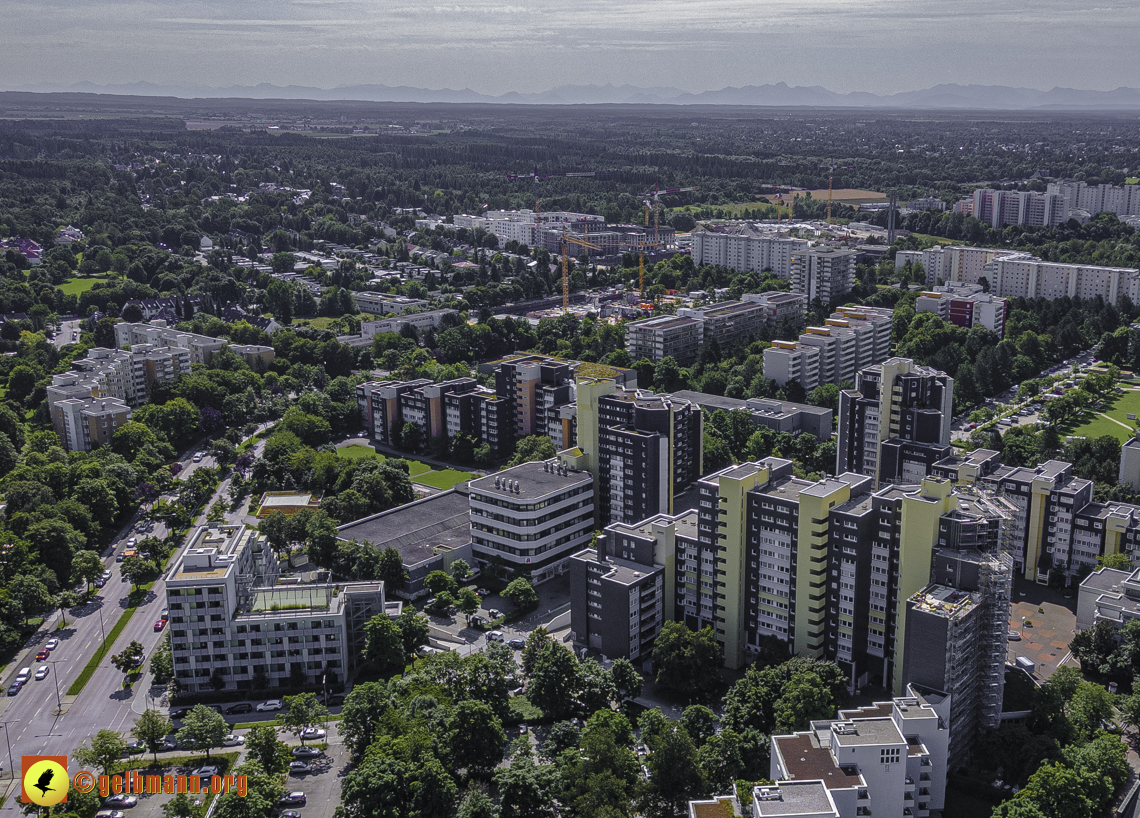 09.08.2021 - Wohnanlage am Karl-Marx-Ring 52-62 und Marx-Zentrum in Neuperlach