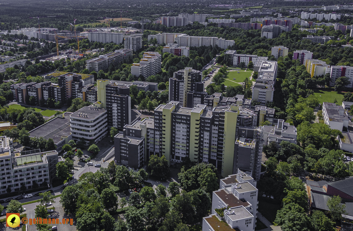 09.08.2021 - Wohnanlage am Karl-Marx-Ring 52-62 und Marx-Zentrum in Neuperlach