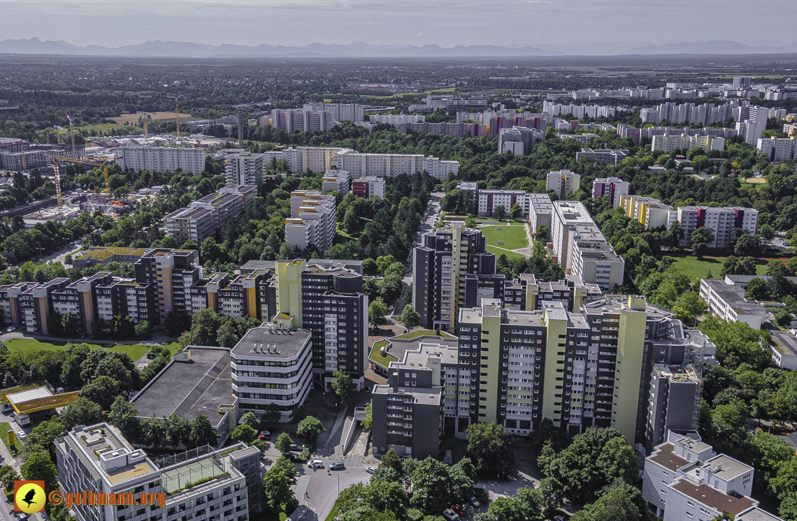 09.08.2021 - Wohnanlage am Karl-Marx-Ring 52-62 und Marx-Zentrum in Neuperlach