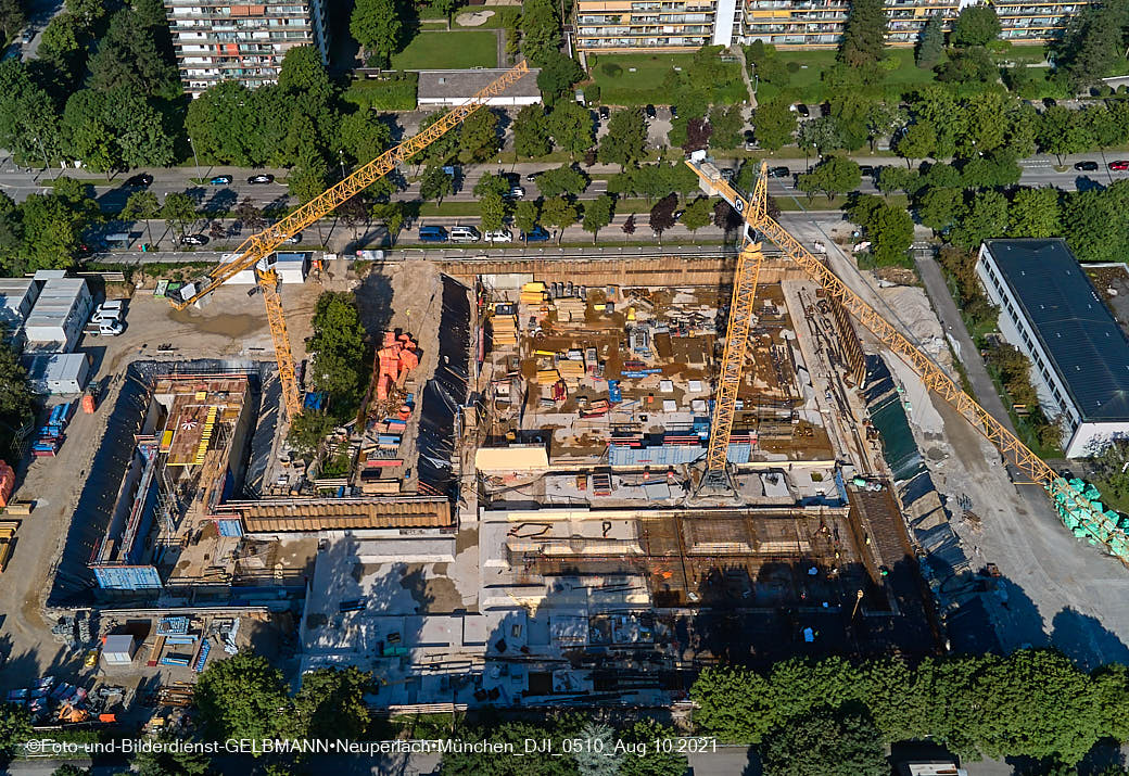 09.08.2021 - Luftbilder von der Baustelle Grundschule am Karl-Marx-Ring in Neuperlach