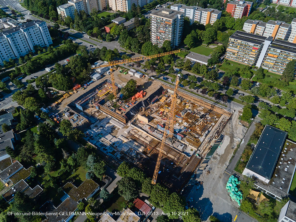 09.08.2021 - Luftbilder von der Baustelle Grundschule am Karl-Marx-Ring in Neuperlach