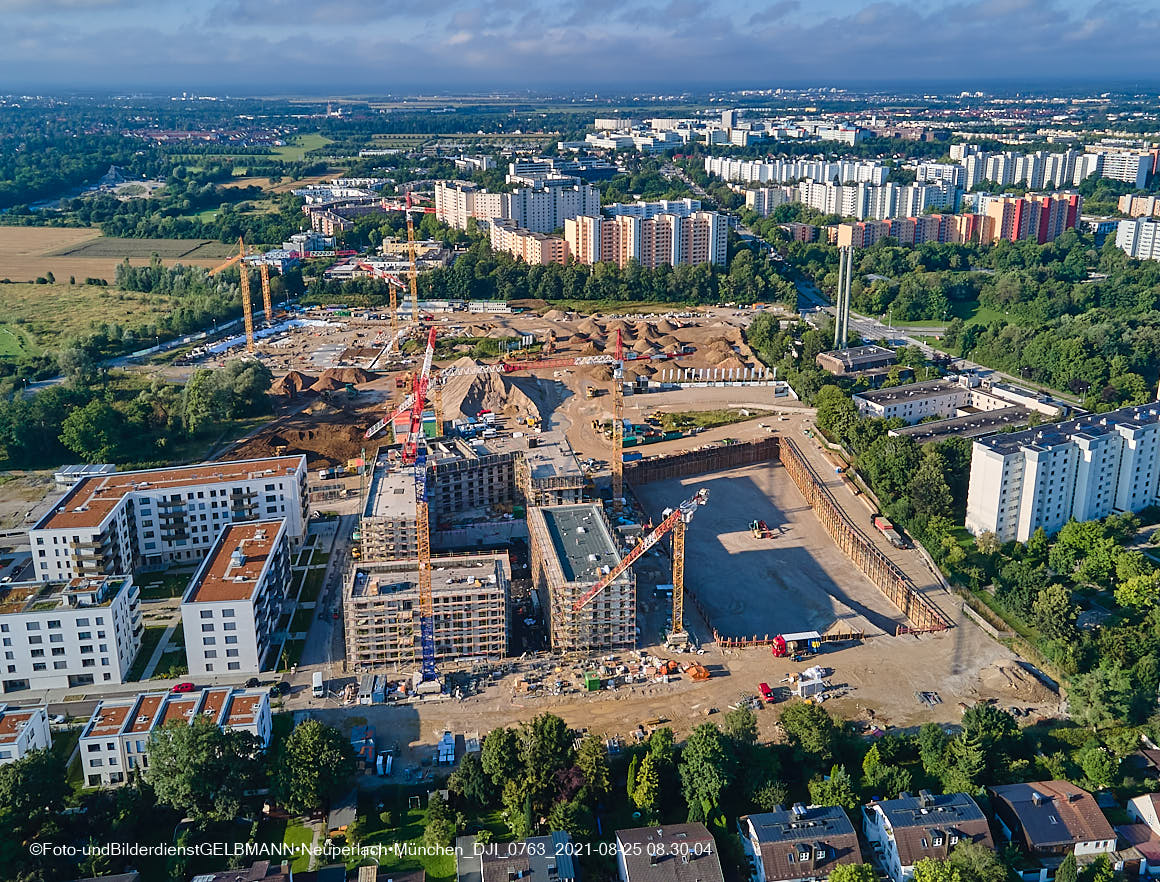 25.08.2020 - Luftaufnahmen vom Alexisquartier in Neuperlach in südlicher Richtung