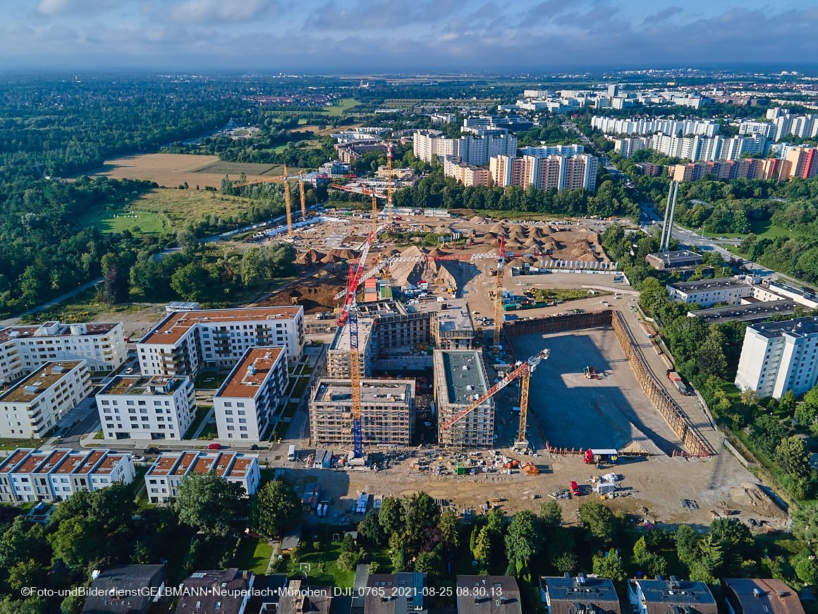 25.08.2020 - Luftaufnahmen vom Alexisquartier in Neuperlach in südlicher Richtung