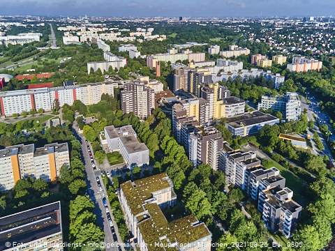 25.08.2021 - Marx-Zentrum, Studentenwohnheim und Wohnanlage am Karl-Marx-Ring 52-62