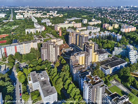 25.08.2021 - Marx-Zentrum, Studentenwohnheim und Wohnanlage am Karl-Marx-Ring 52-62