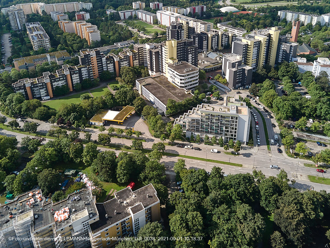 01.09.2021 - Dachsanierung am Karl-Marx-Ring in Neuperlach