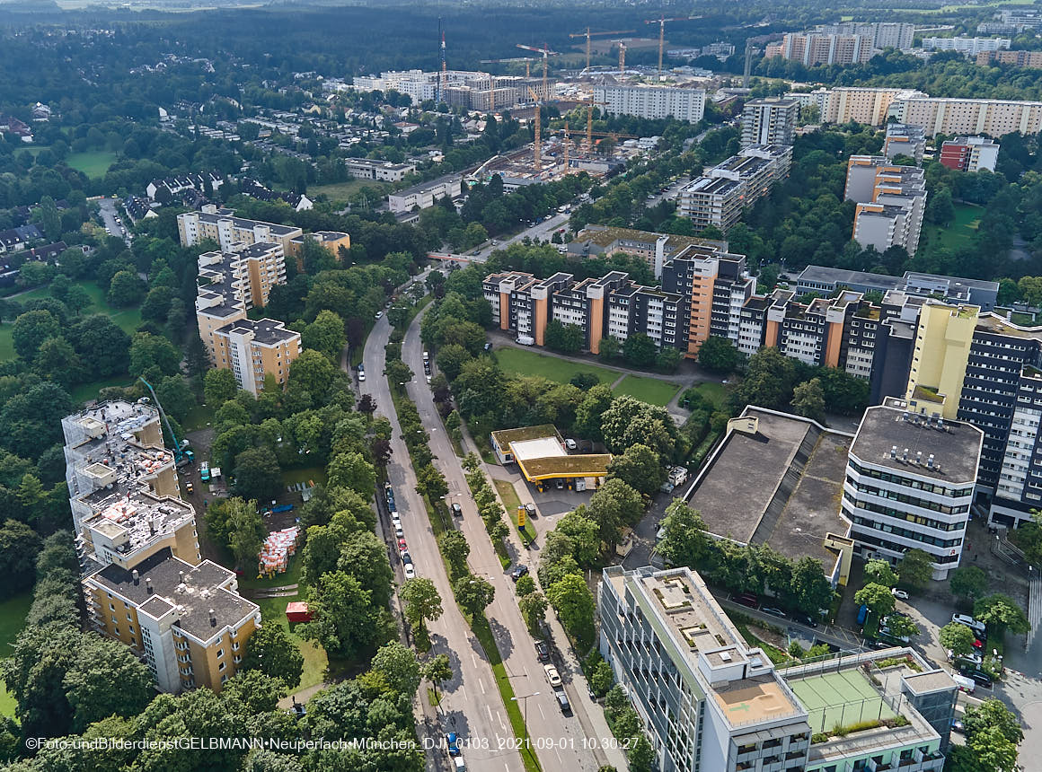 01.09.2021 - Dachsanierung am Karl-Marx-Ring in Neuperlach