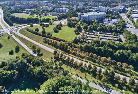 23.09.2021 - Marx-Zentrum, Studentenwohnheim und Wohnanlage Karl-Marx-Ring 52-62 und KMR 53-57c