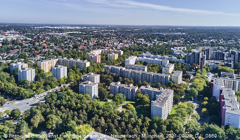 23.09.2021 - Marx-Zentrum, Studentenwohnheim und Wohnanlage Karl-Marx-Ring 52-62 und KMR 53-57c