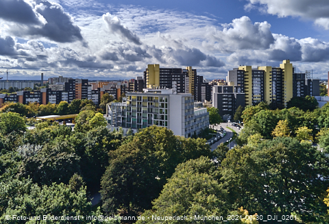 30.09.2021 - Marx-Zentrum, Studentenwohnheim und Wohnanlage Karl-Marx-Ring 52-62 und KMR 53-57c
