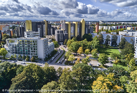 30.09.2021 - Marx-Zentrum, Studentenwohnheim und Wohnanlage Karl-Marx-Ring 52-62 und KMR 53-57c
