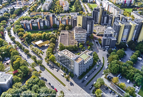 30.09.2021 - Marx-Zentrum, Studentenwohnheim und Wohnanlage Karl-Marx-Ring 52-62 und KMR 53-57c