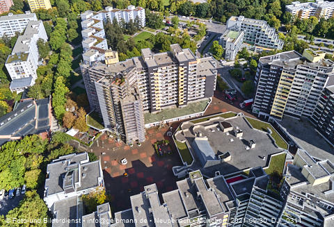 30.09.2021 - Marx-Zentrum, Studentenwohnheim und Wohnanlage Karl-Marx-Ring 52-62 und KMR 53-57c