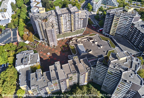 30.09.2021 - Marx-Zentrum, Studentenwohnheim und Wohnanlage Karl-Marx-Ring 52-62 und KMR 53-57c