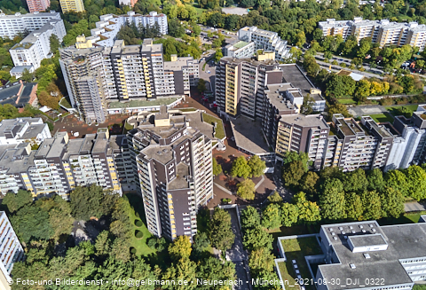 30.09.2021 - Marx-Zentrum, Studentenwohnheim und Wohnanlage Karl-Marx-Ring 52-62 und KMR 53-57c