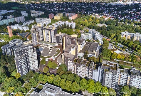 30.09.2021 - Marx-Zentrum, Studentenwohnheim und Wohnanlage Karl-Marx-Ring 52-62 und KMR 53-57c