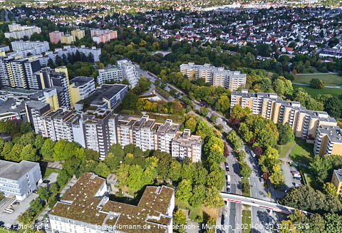 30.09.2021 - Marx-Zentrum, Studentenwohnheim und Wohnanlage Karl-Marx-Ring 52-62 und KMR 53-57c