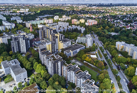 30.09.2021 - Marx-Zentrum, Studentenwohnheim und Wohnanlage Karl-Marx-Ring 52-62 und KMR 53-57c