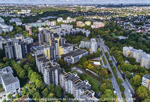 30.09.2021 - Marx-Zentrum, Studentenwohnheim und Wohnanlage Karl-Marx-Ring 52-62 und KMR 53-57c