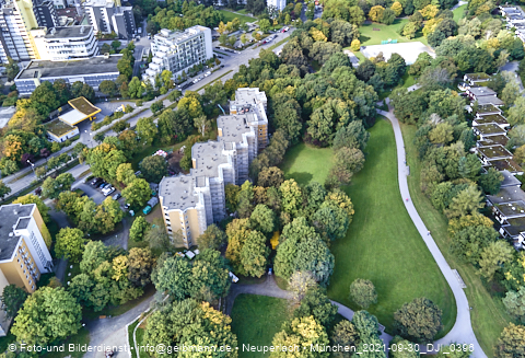 30.09.2021 - Marx-Zentrum, Studentenwohnheim und Wohnanlage Karl-Marx-Ring 52-62 und KMR 53-57c