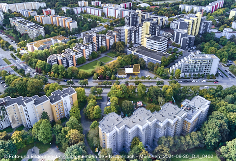 30.09.2021 - Marx-Zentrum, Studentenwohnheim und Wohnanlage Karl-Marx-Ring 52-62 und KMR 53-57c