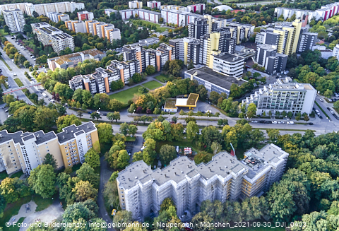 30.09.2021 - Marx-Zentrum, Studentenwohnheim und Wohnanlage Karl-Marx-Ring 52-62 und KMR 53-57c