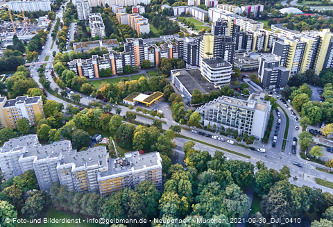30.09.2021 - Marx-Zentrum, Studentenwohnheim und Wohnanlage Karl-Marx-Ring 52-62 und KMR 53-57c
